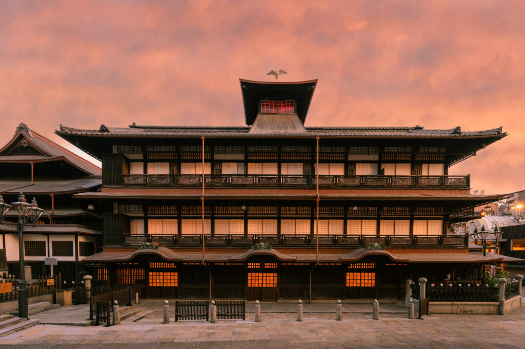 道後温泉夕暮れ